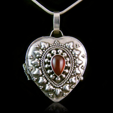 Locket Pendant "Countess of Lovelace" Carnelian