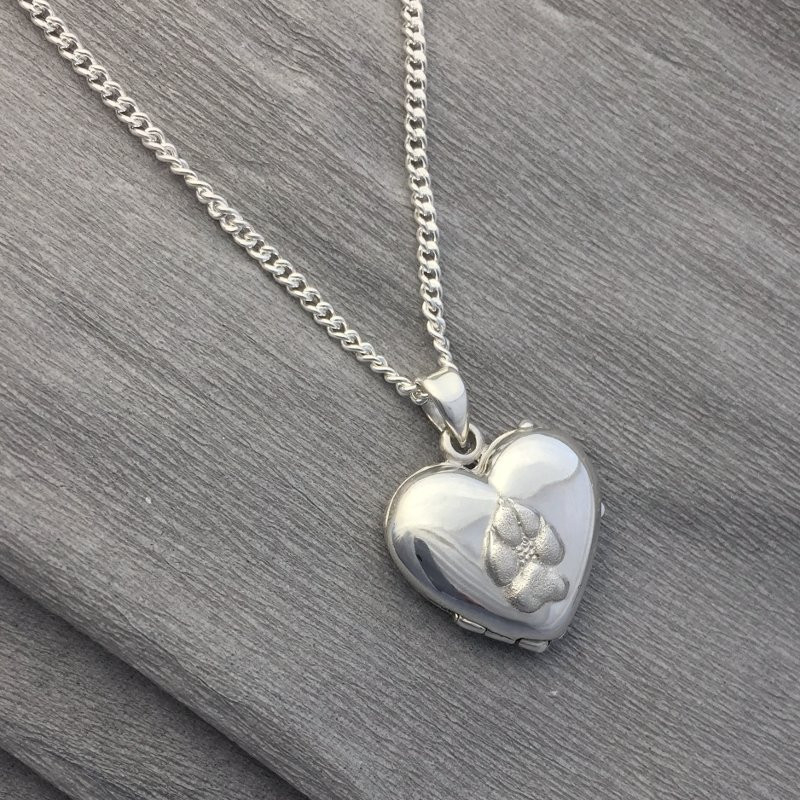 Catenina con medaglione ovale in argento sterling con zampe di animale