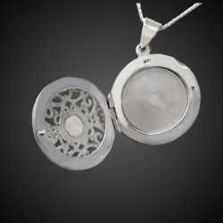 "Queen Elsa" locket pendant in sterling silver 925 for photos