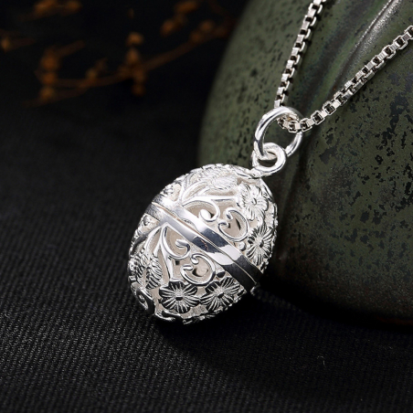 Pendentif Bola de grossesse, L'appeleur d'ange, Pendentif en forme d'œuf "fleurs de myosotis" Pendentif Bola de grossesse, L'appeleur d'ange, Pendentif en forme d'œuf "fleurs de myosotis"