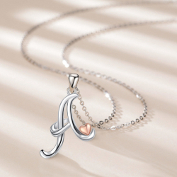 Ciondolo Lettere iniziali con cuore rosa in argento sterling