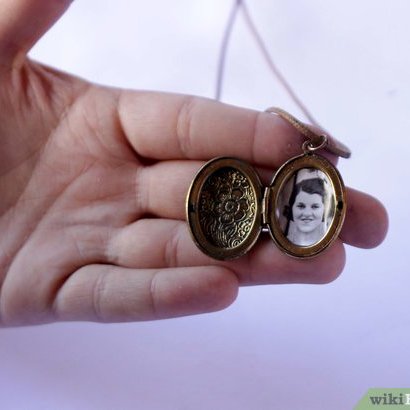 How to put a picture into the locket pendant